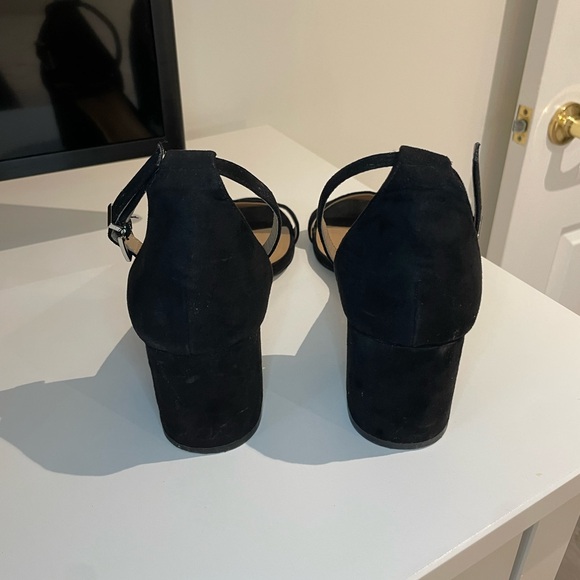 Black heels - Picture 2 of 4